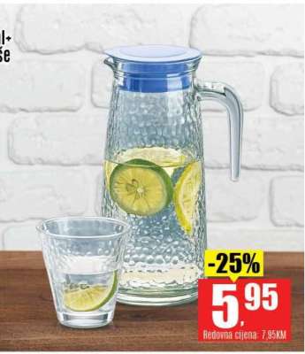 Stakleni vrč i čaša