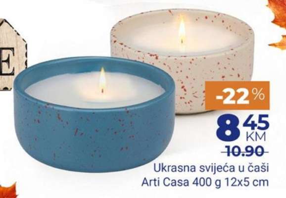 Ukrasna svijeća u čaši